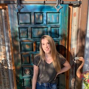 Meet your Posher, Alicia